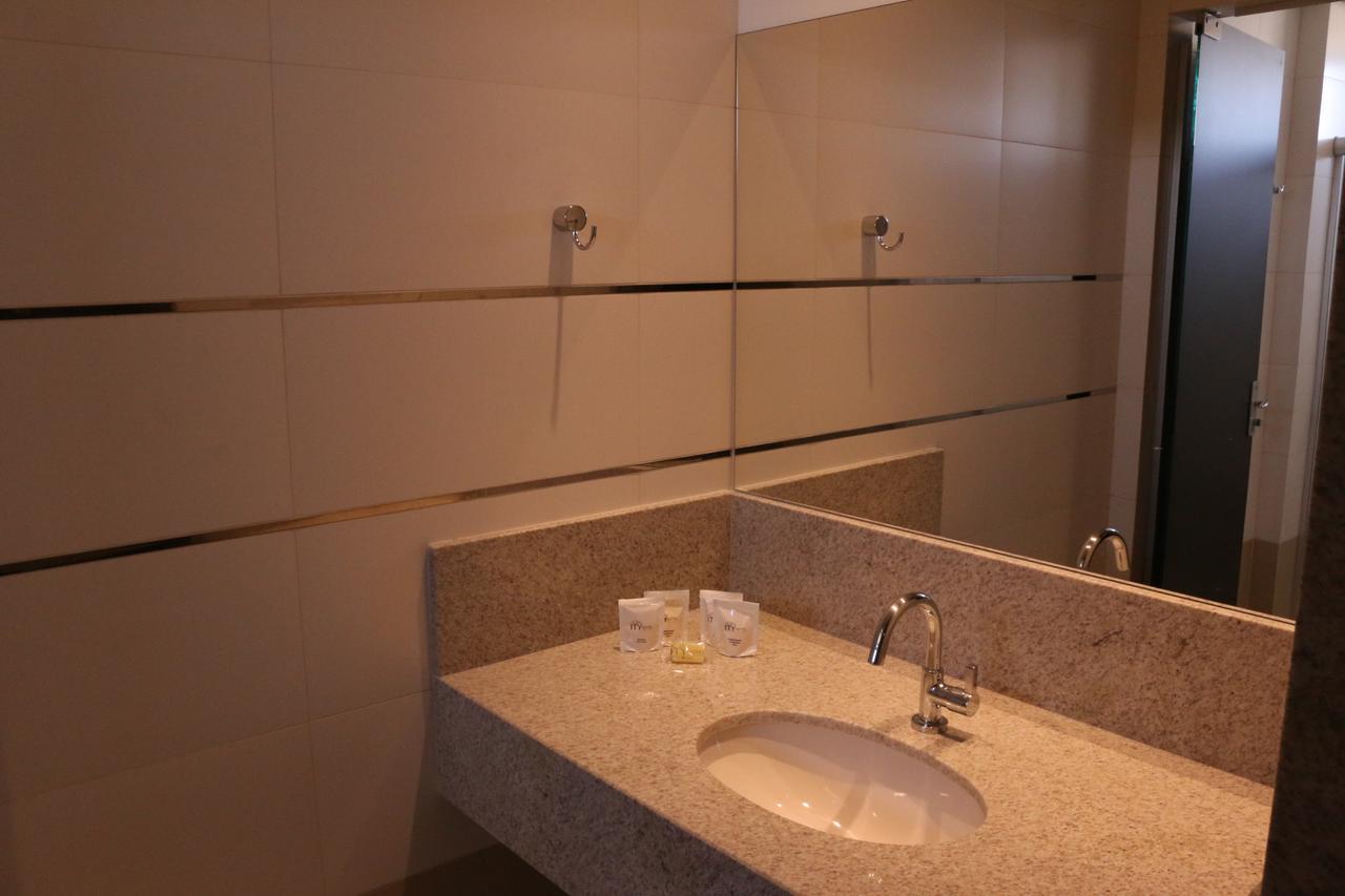 Ity Hotel Cristalina Esterno foto